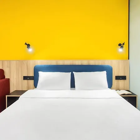 Отель Dovzhenko