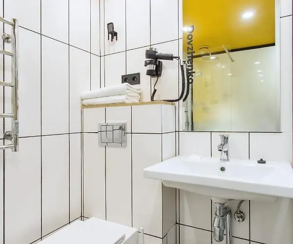 Dovzhenko Hotell *