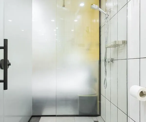 Отель Dovzhenko